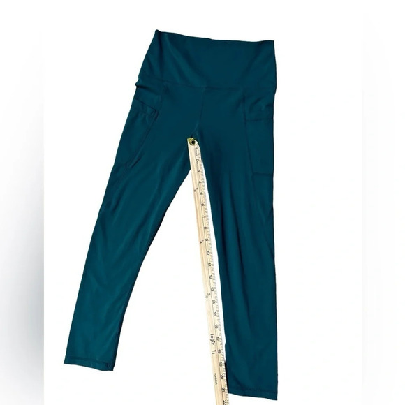 Glyder | High Rise Crop Leggings in green, Size XS - Picture 8 of 9